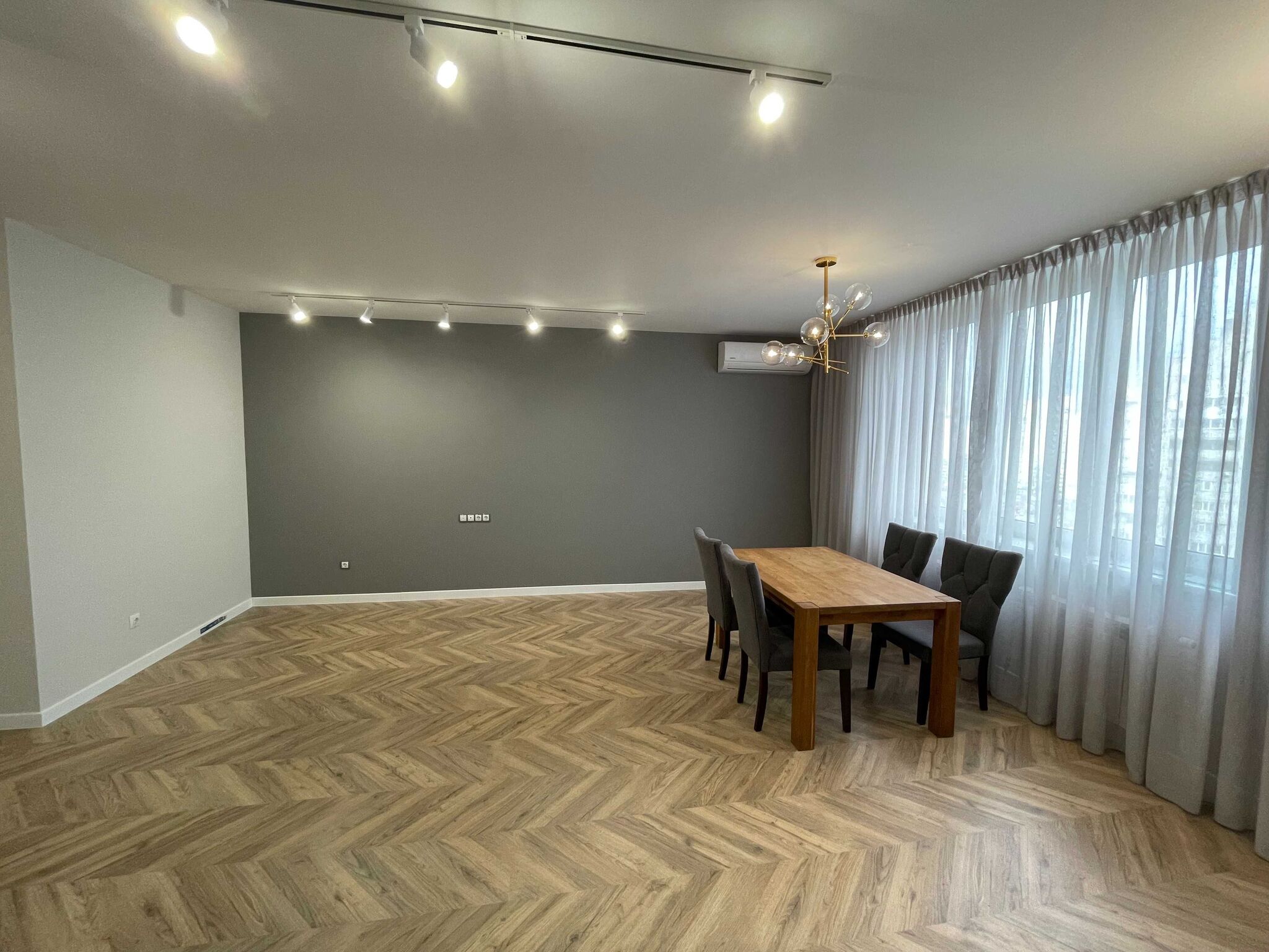 Продажа 3-комнатной квартиры 142 м²