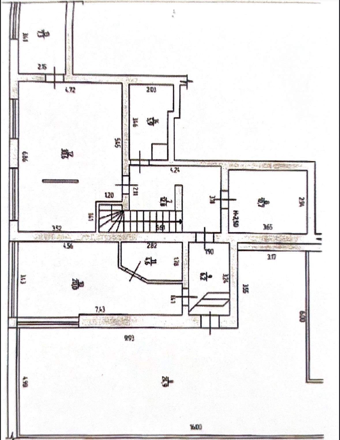 Продаж 3-кімнатної квартири 220 м²