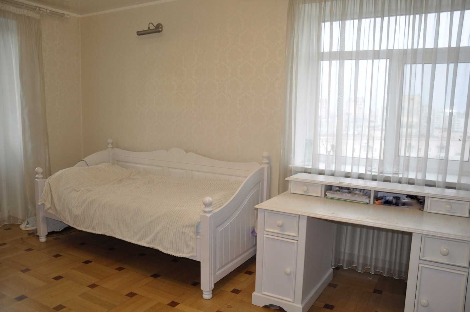 Продаж 4-кімнатної квартири 145 м²