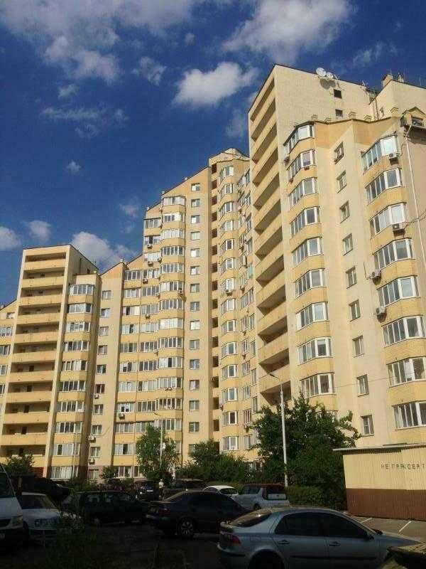 Продаж 4-кімнатної квартири 145 м²