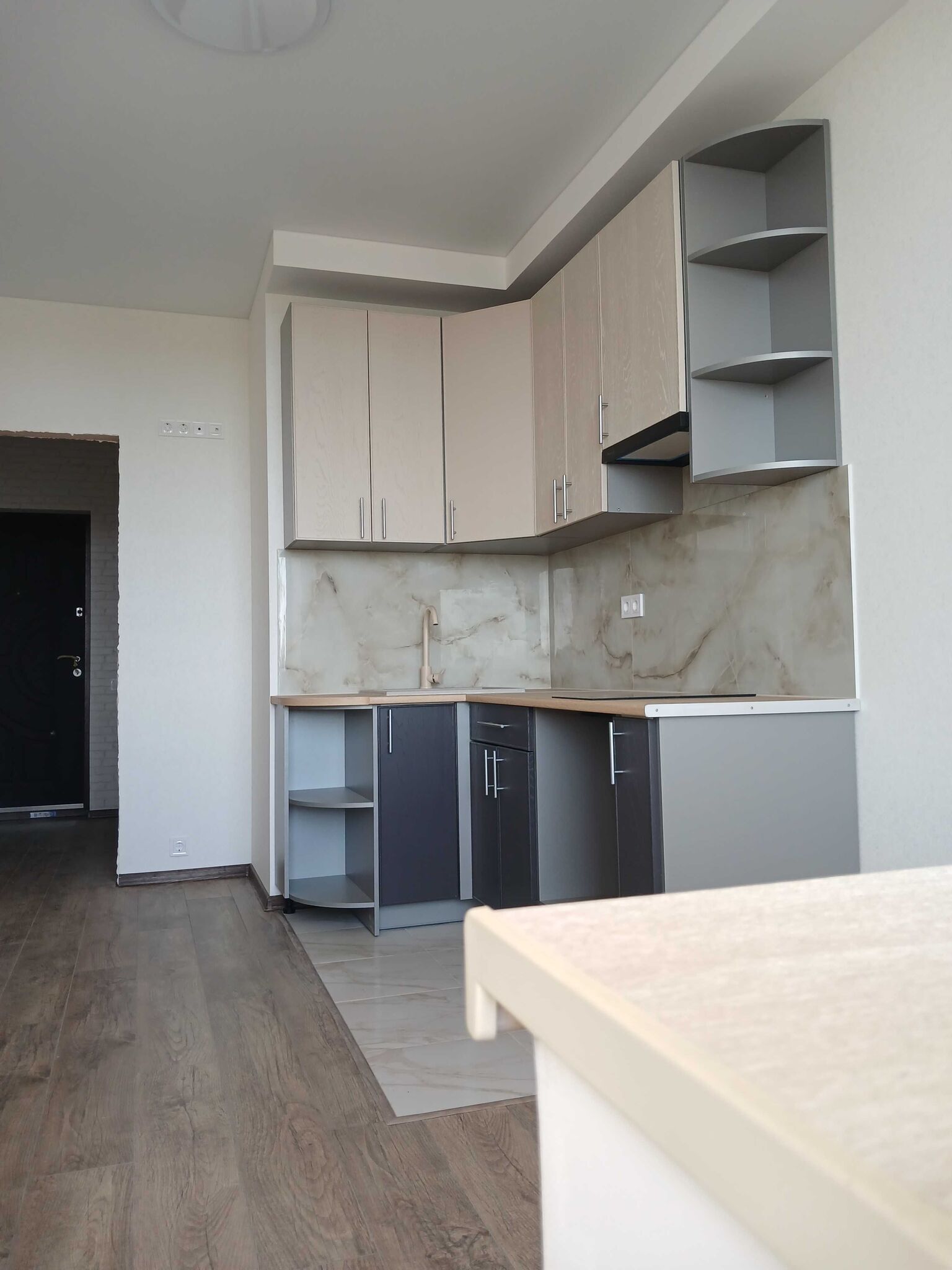 Продаж 1-кімнатної квартири 44 м²