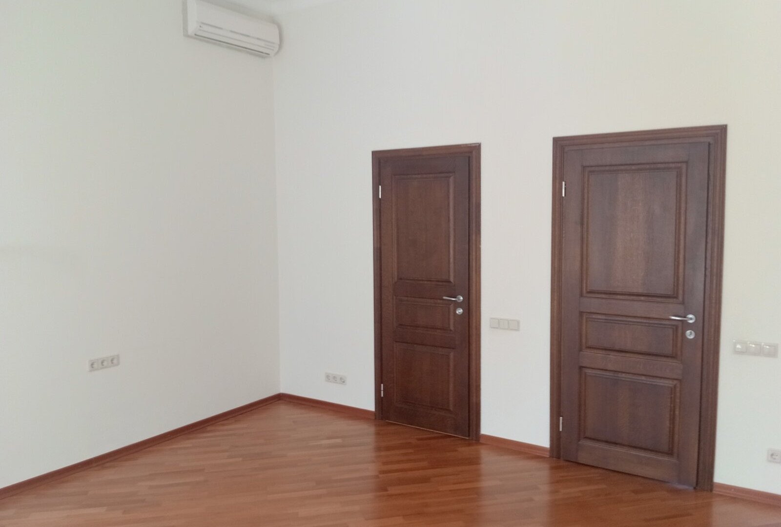 Оренда 4-кімнатної квартири 252 м²