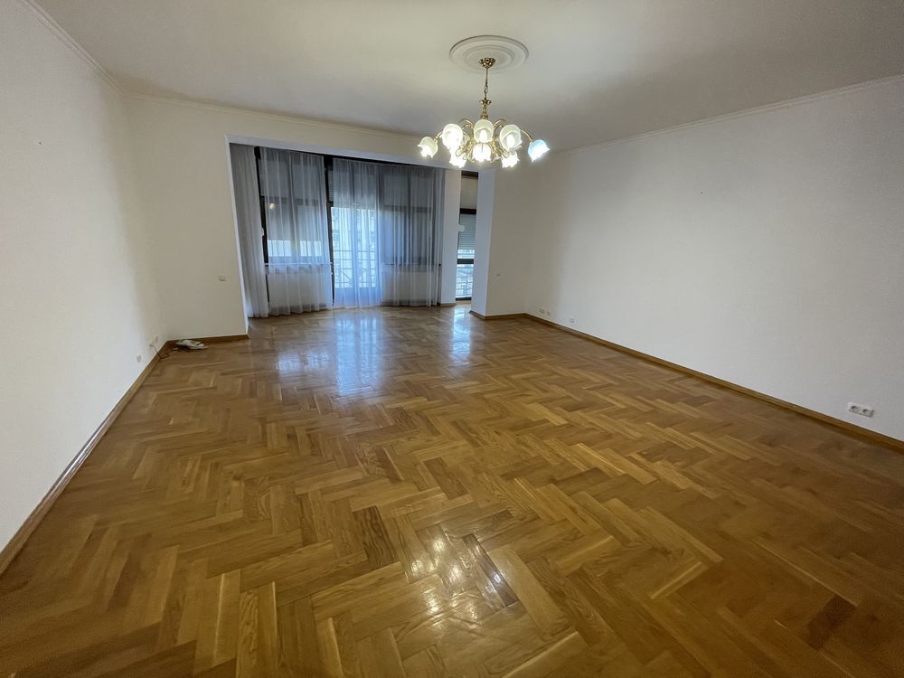 Аренда 4-комнатной квартиры 215 м²