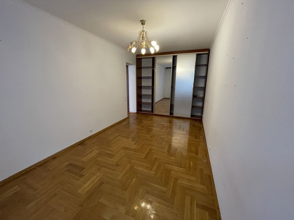 Аренда 4-комнатной квартиры 215 м²