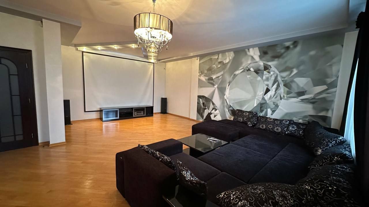 Оренда 4-кімнатної квартири 300 м²