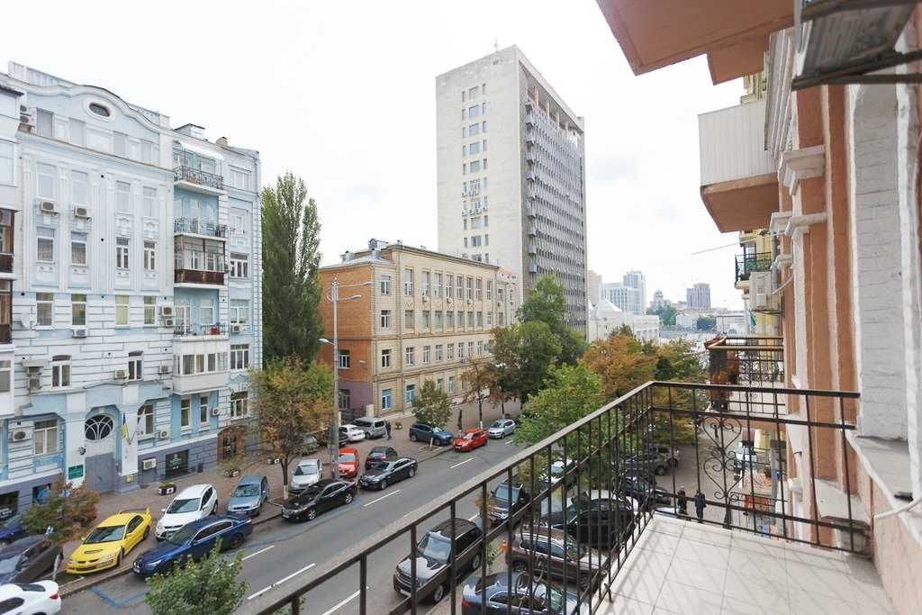 Аренда 3-комнатной квартиры 140 м²