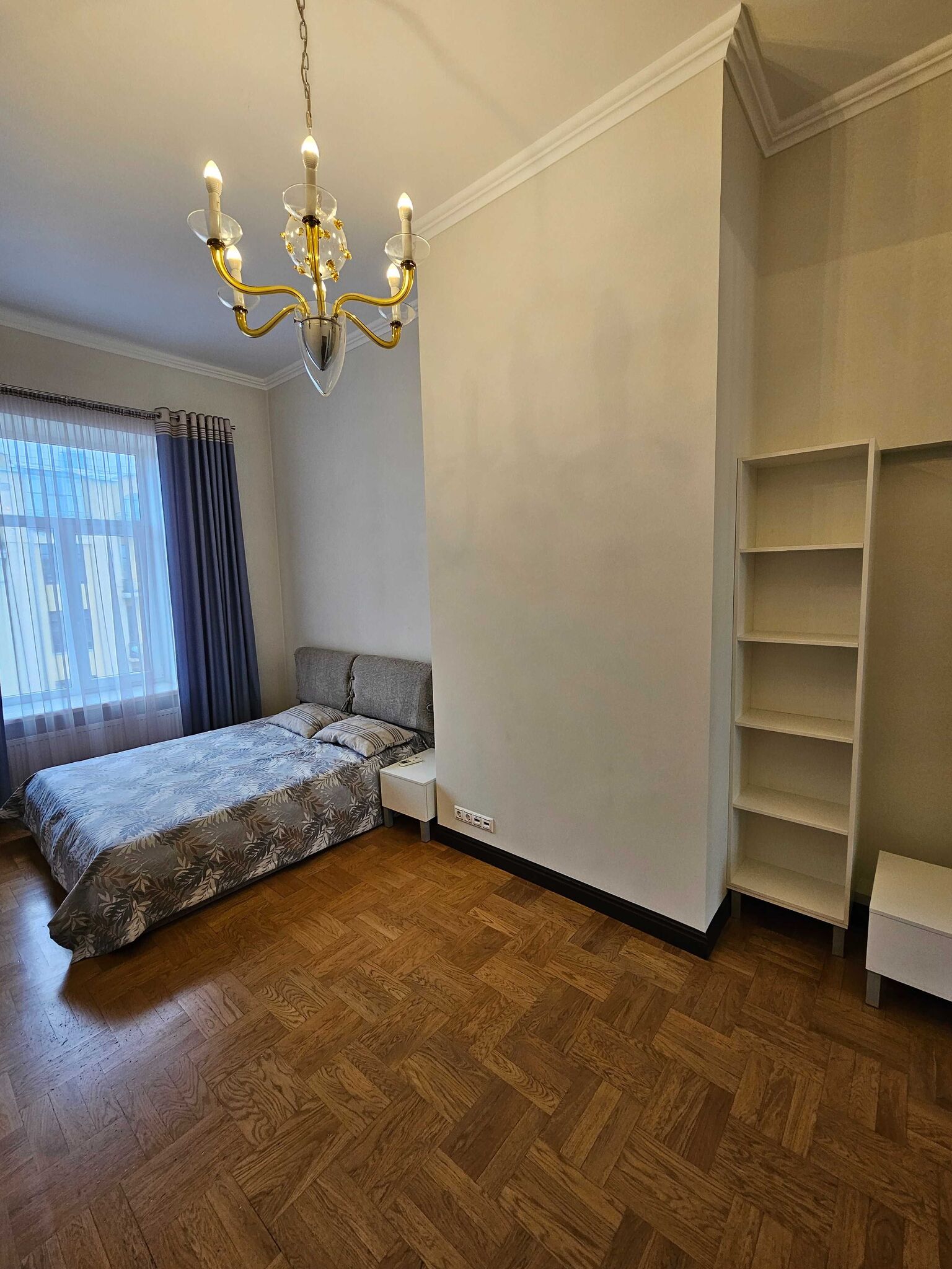 Оренда 4-кімнатної квартири 180 м²