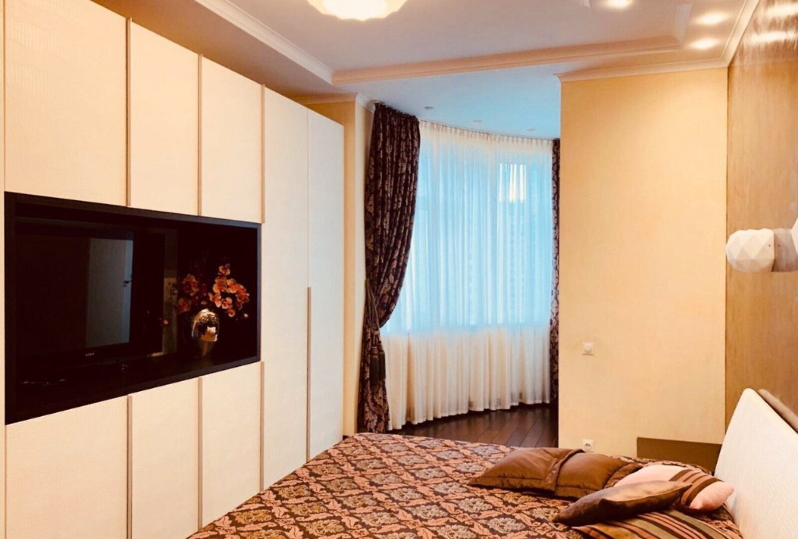 Продажа 3-комнатной квартиры 140 м²