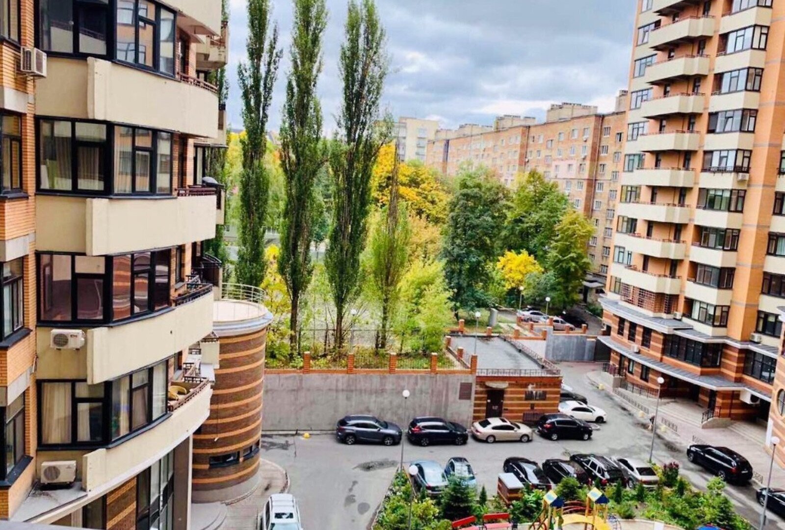 Продажа 3-комнатной квартиры 140 м²