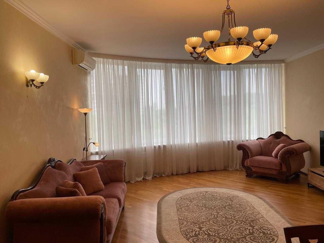 Продаж 3-кімнатної квартири 157 м²