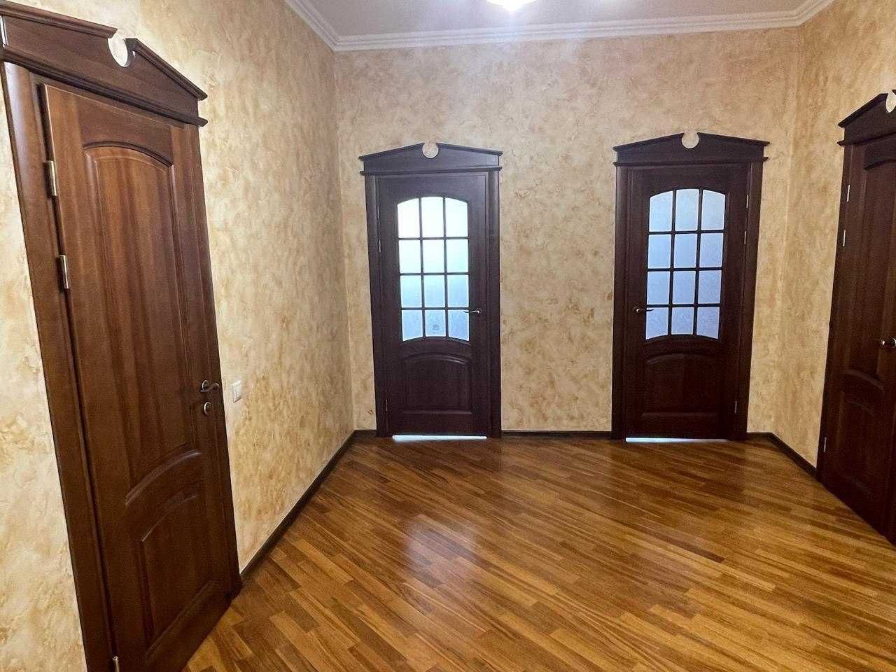 Продаж 3-кімнатної квартири 157 м²