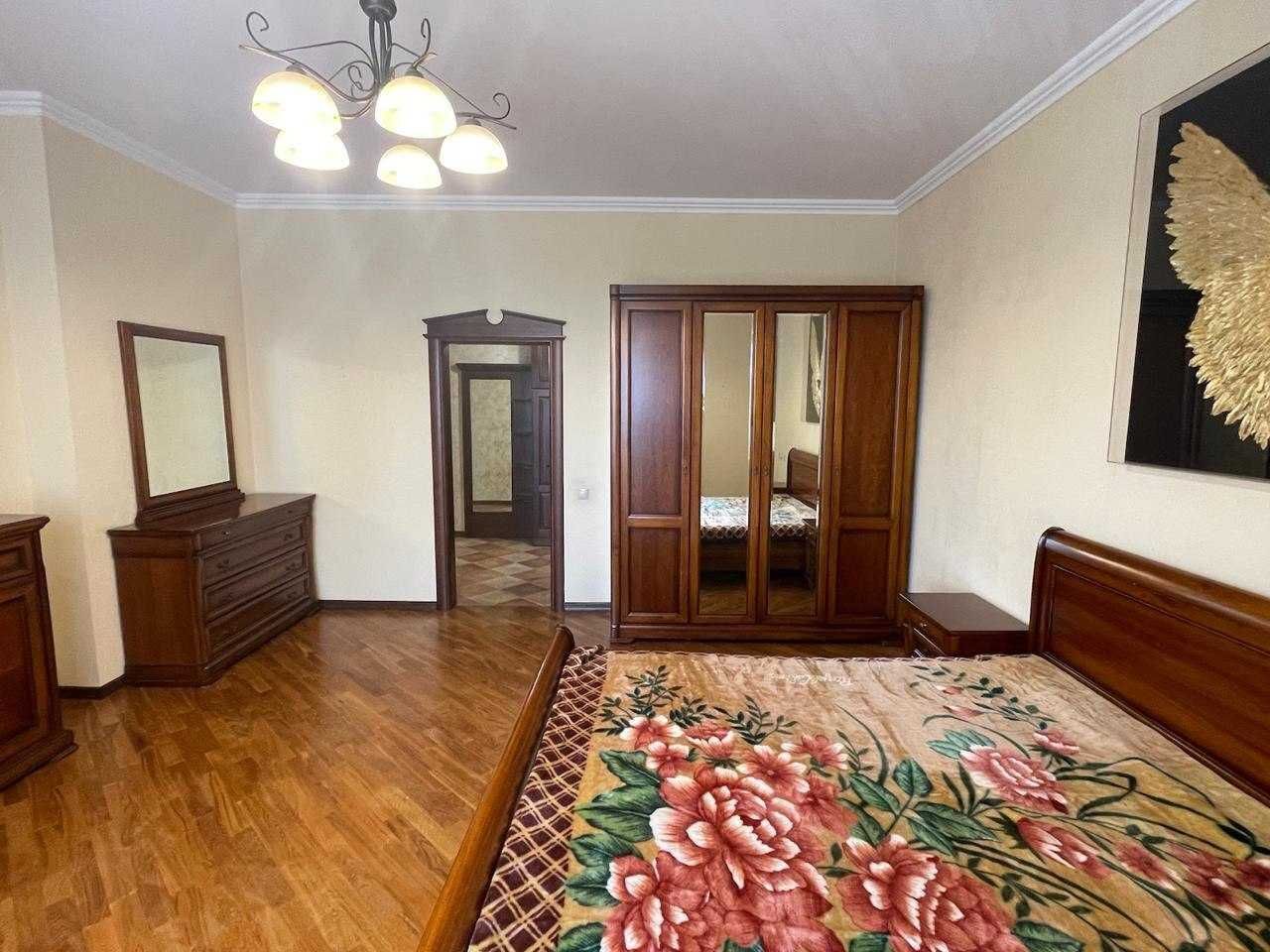 Продаж 3-кімнатної квартири 157 м²