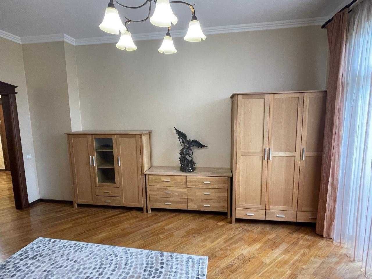 Продаж 3-кімнатної квартири 157 м²