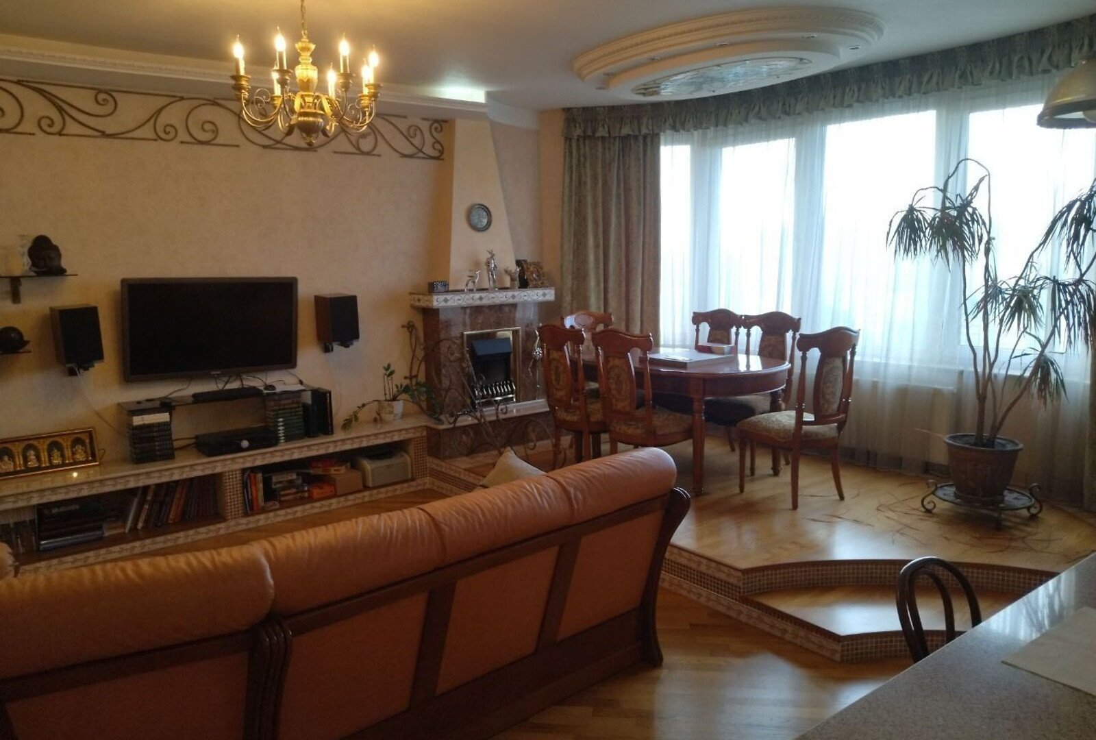 Продаж 3-кімнатної квартири 125 м²