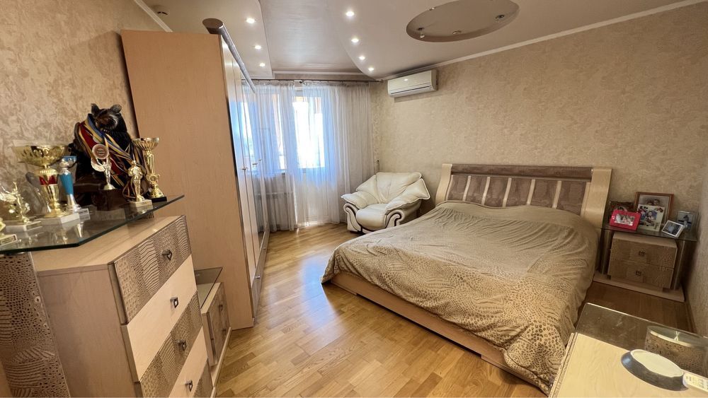 Продаж 2-кімнатної квартири 81 м²