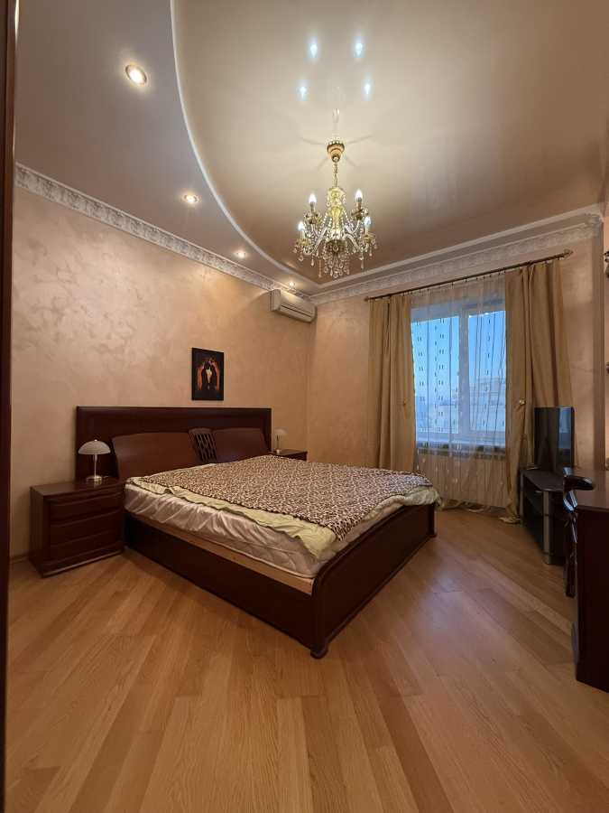 Оренда 3-кімнатної квартири 105 м², Дмитрівська вул., 69