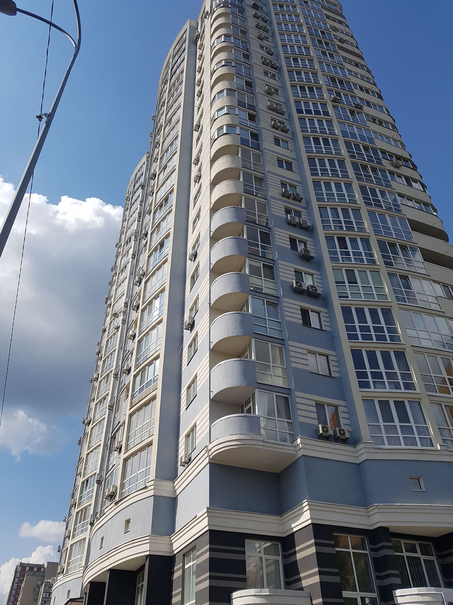 Продаж 2-кімнатної квартири 79 м²