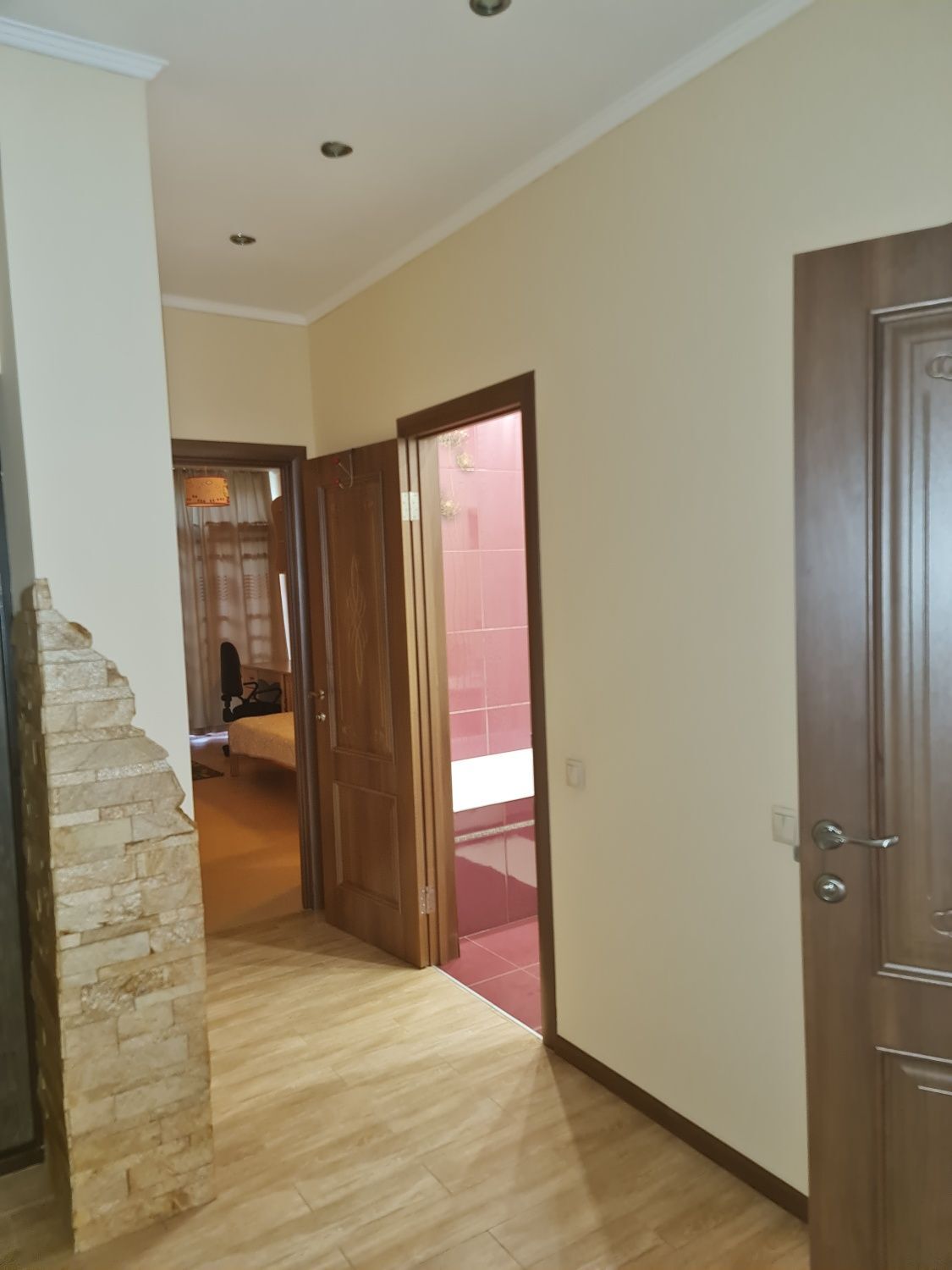 Продаж 2-кімнатної квартири 61.8 м²