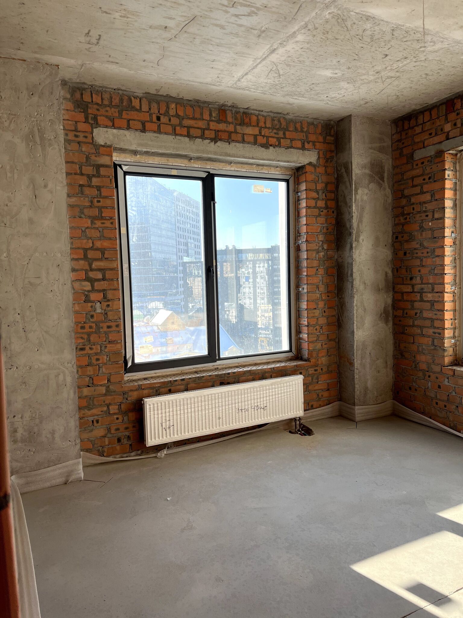 Продажа 2-комнатной квартиры 108 м²