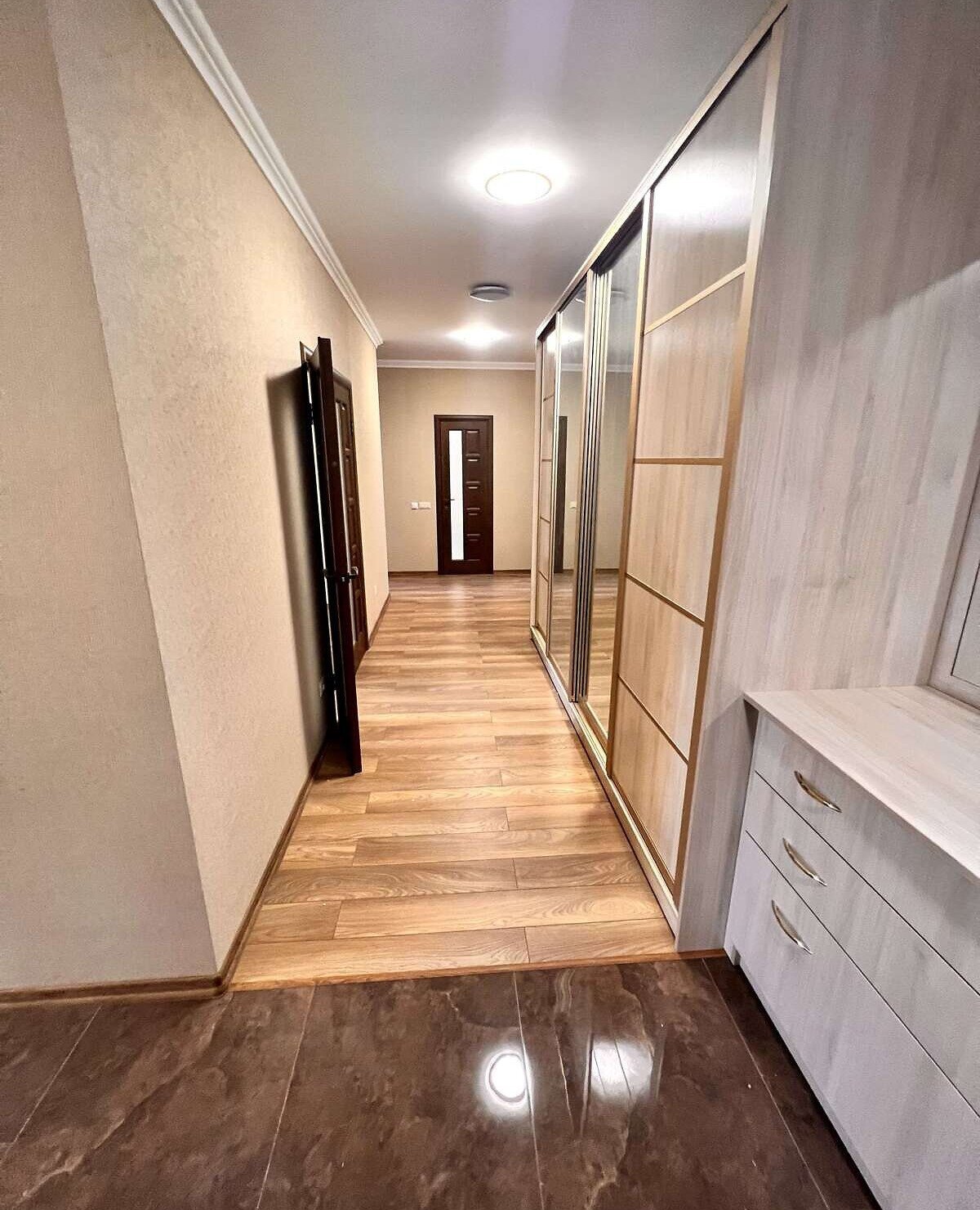 Продажа 3-комнатной квартиры 121 м²