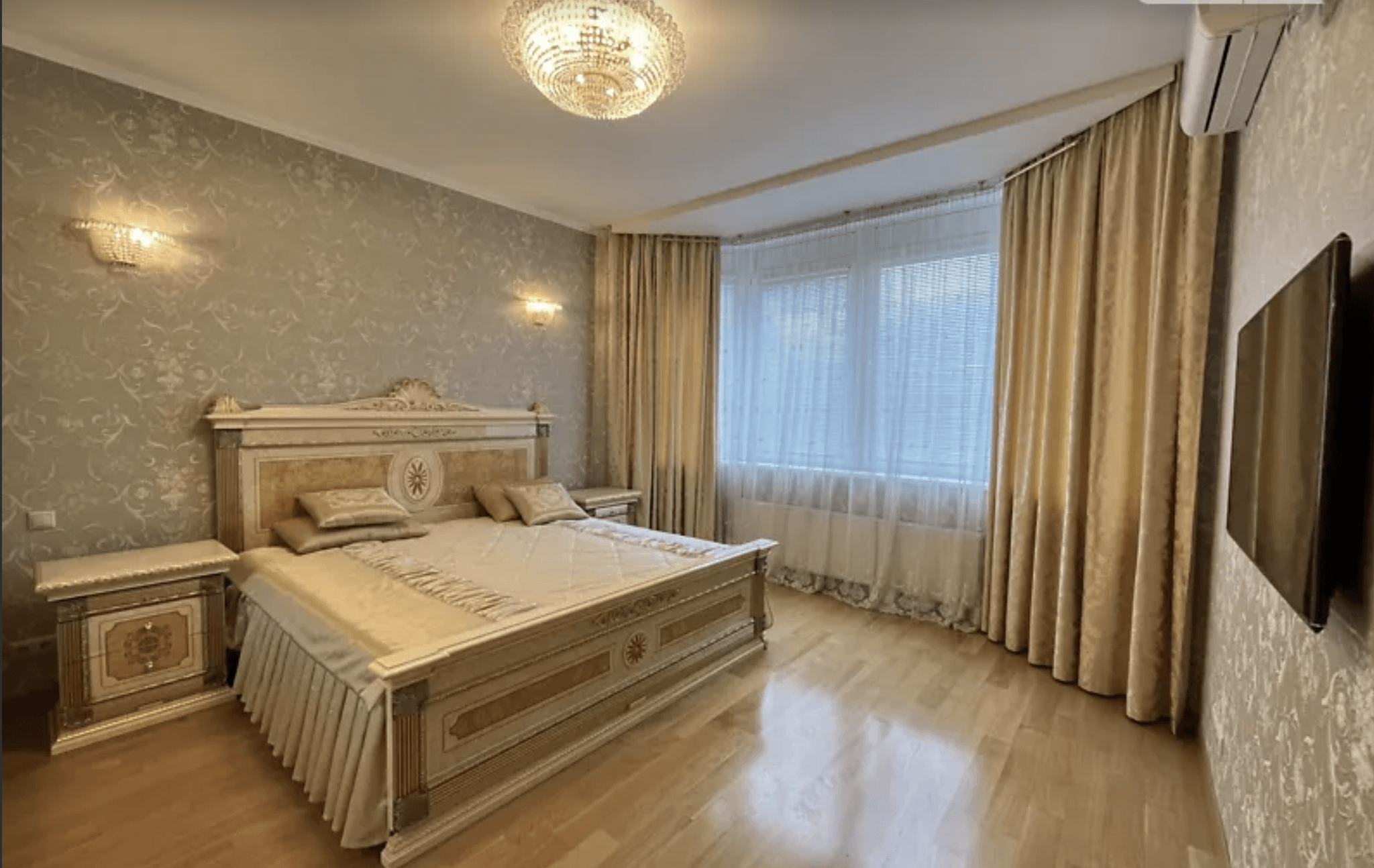 Продаж 3-кімнатної квартири 127 м²