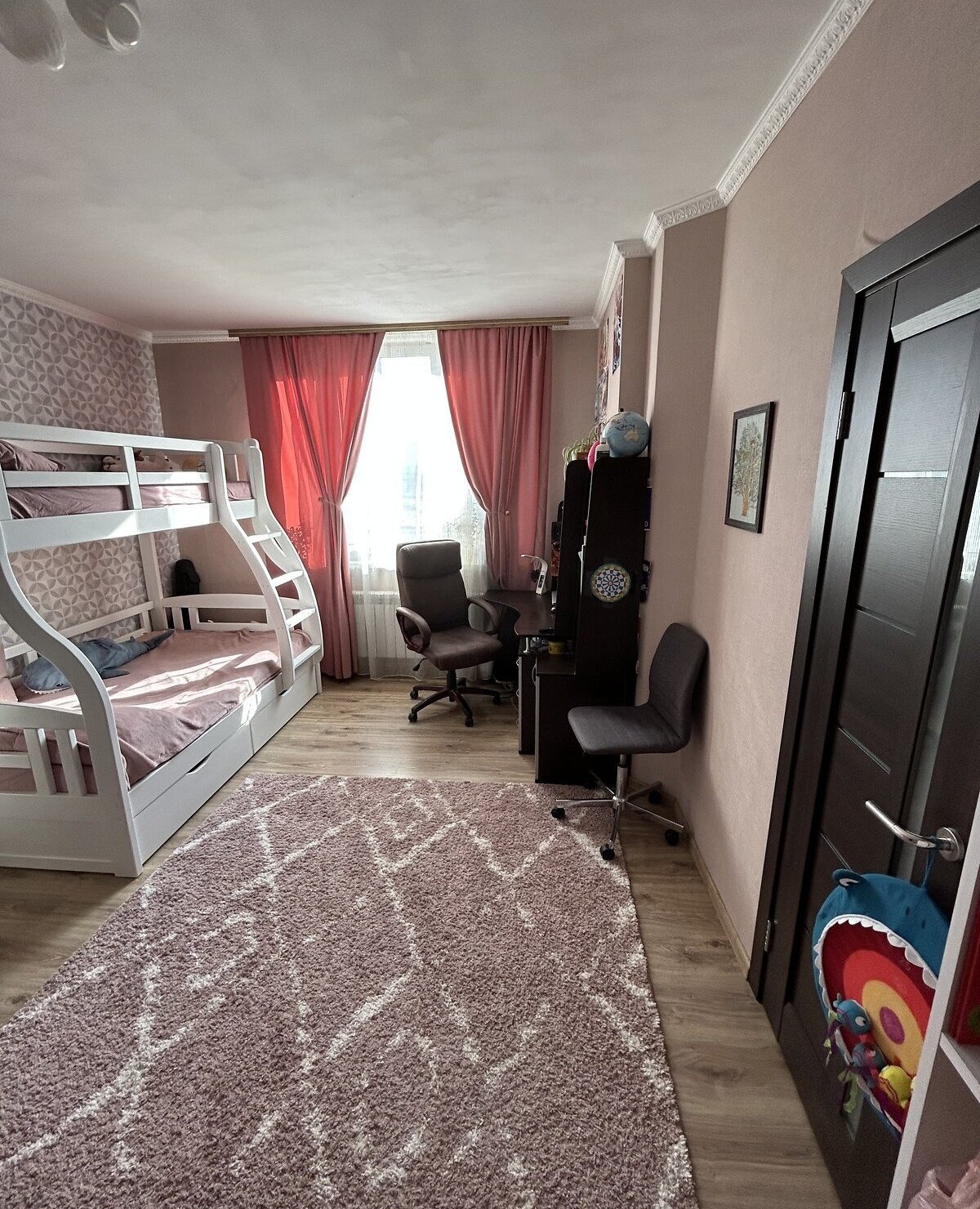 Продажа 2-комнатной квартиры 96 м²