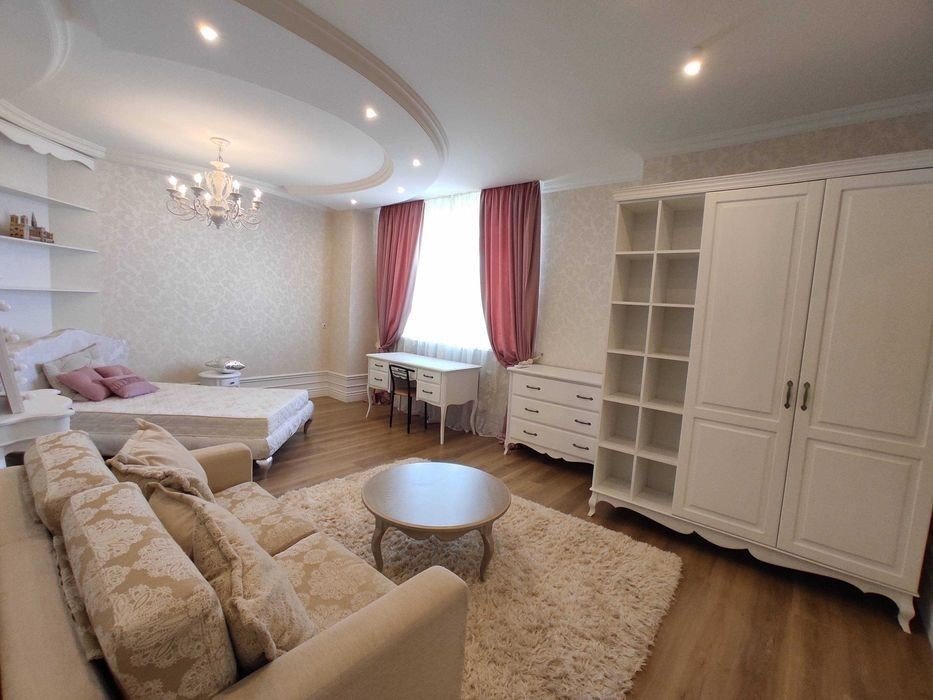 Продаж 3-кімнатної квартири 150 м²