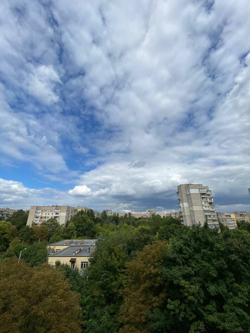 Продажа 1-комнатной квартиры 39 м², Тополь 1 ул., 3
