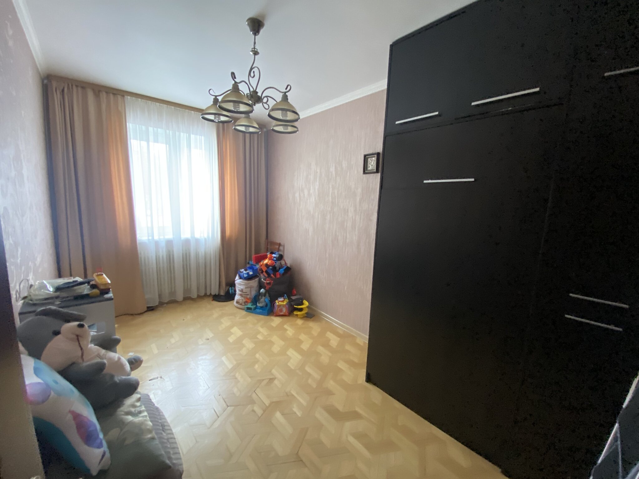 Продаж 4-кімнатної квартири 90 м²