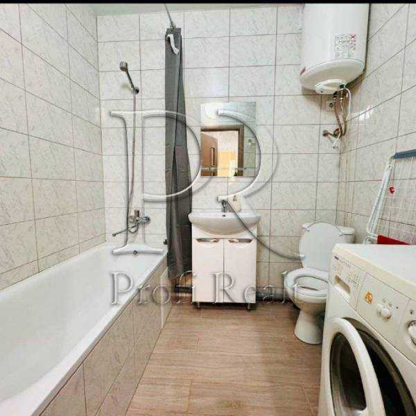 Продаж 1-кімнатної квартири 38 м², Салютна вул., 2