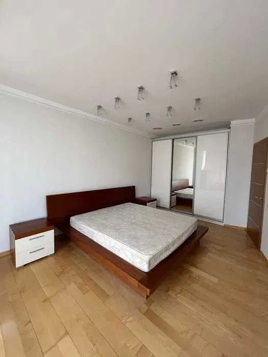 Оренда 4-кімнатної квартири 195.5 м², Глінки вул., 2