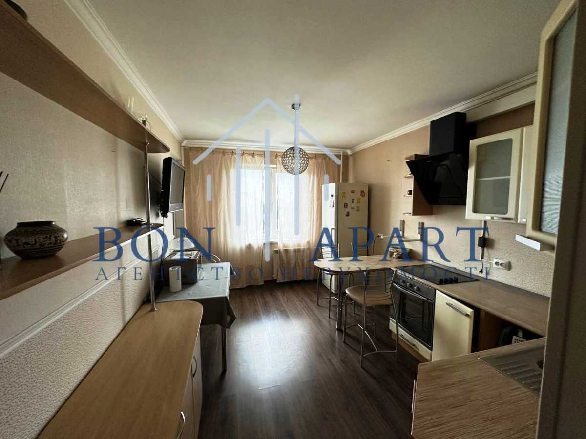 Продаж 2-кімнатної квартири 65 м², Васильченка вул., 10В