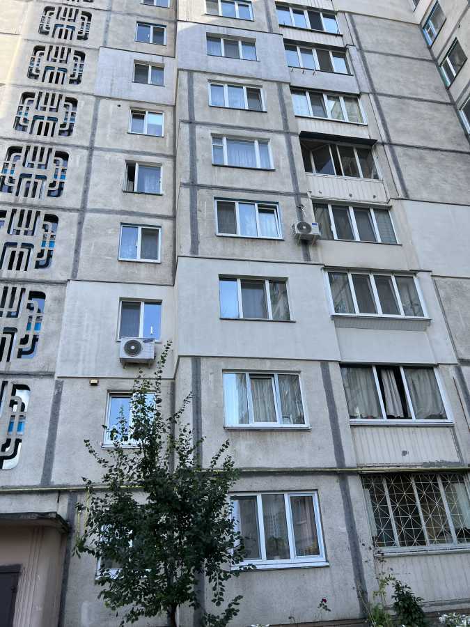 Продаж 4-кімнатної квартири 80 м², Світлицького вул., 28