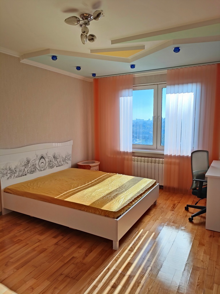 Оренда 1-кімнатної квартири 50 м², Краківська вул., 13В