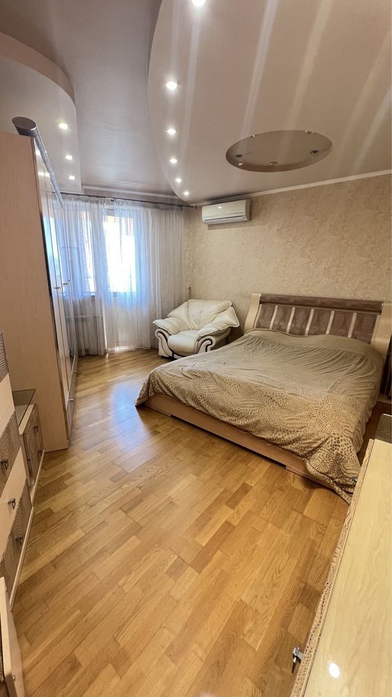 Продажа 2-комнатной квартиры 81 м²