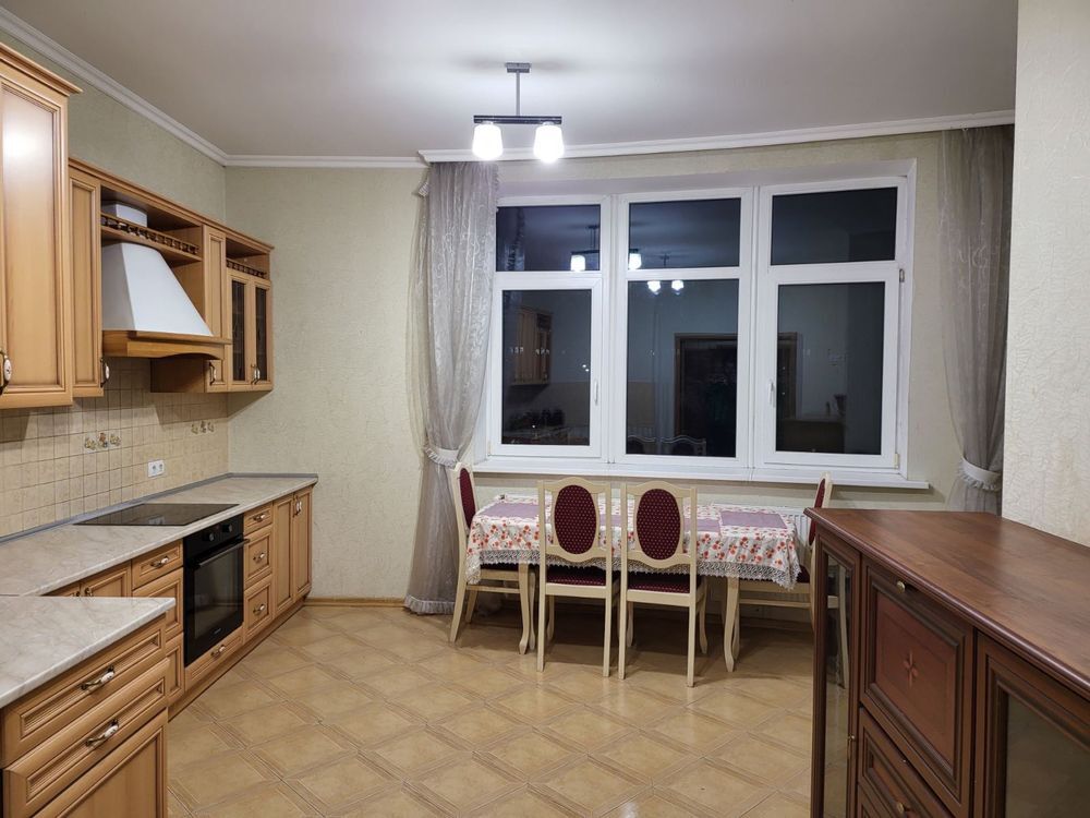 Продаж 3-кімнатної квартири 127 м²