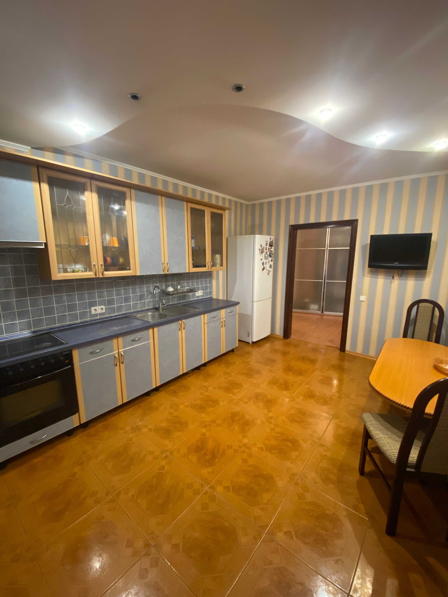 Продаж 2-кімнатної квартири 75 м²