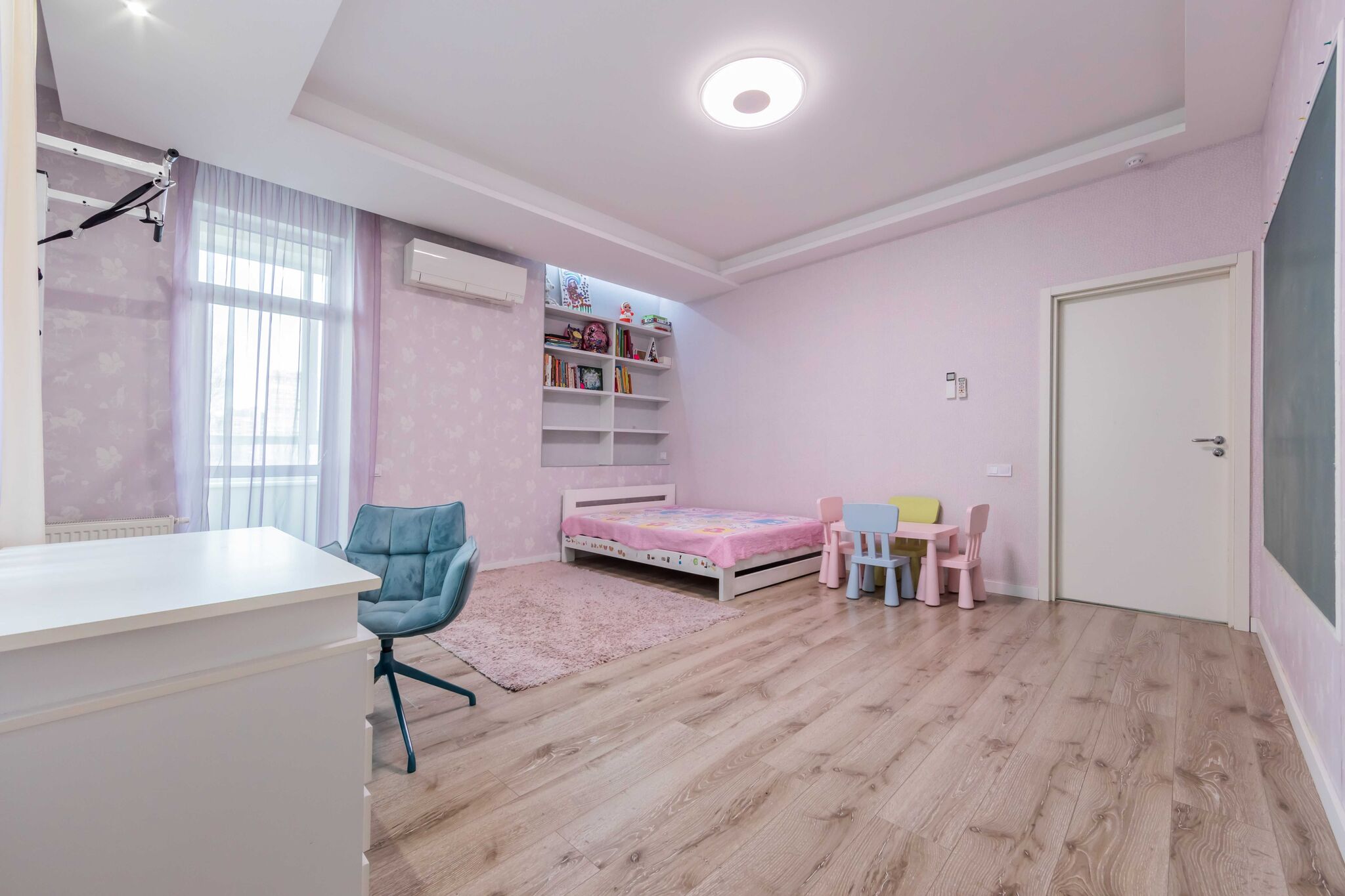 Продаж 3-кімнатної квартири 157 м²