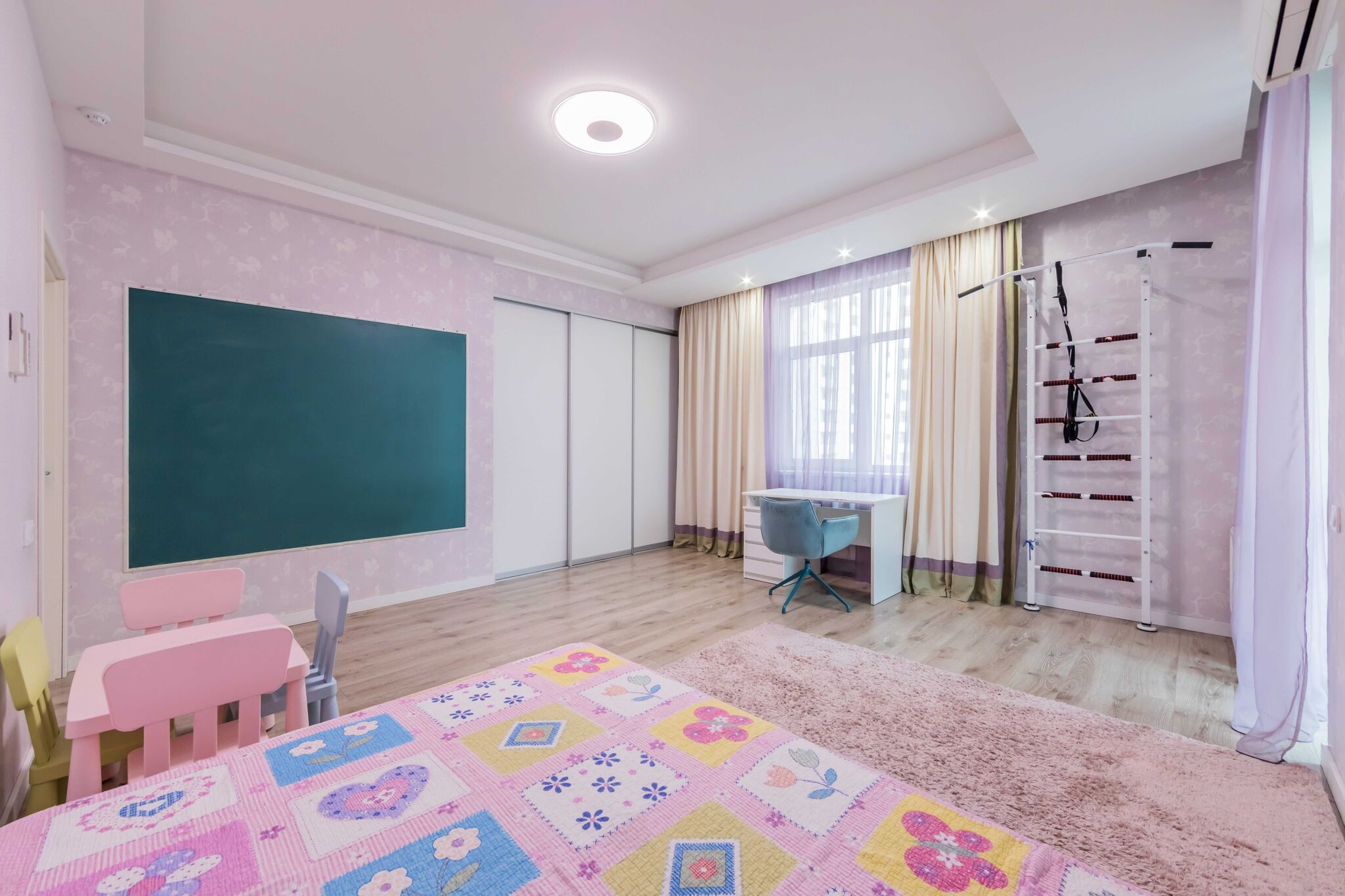 Продаж 3-кімнатної квартири 157 м²