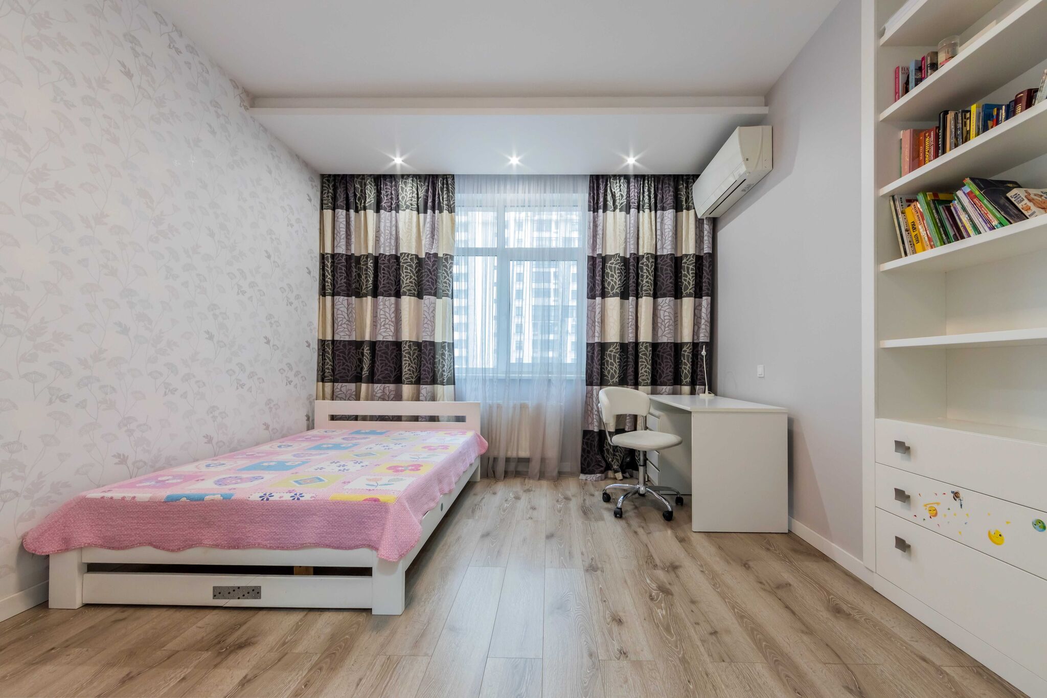 Продаж 3-кімнатної квартири 157 м²