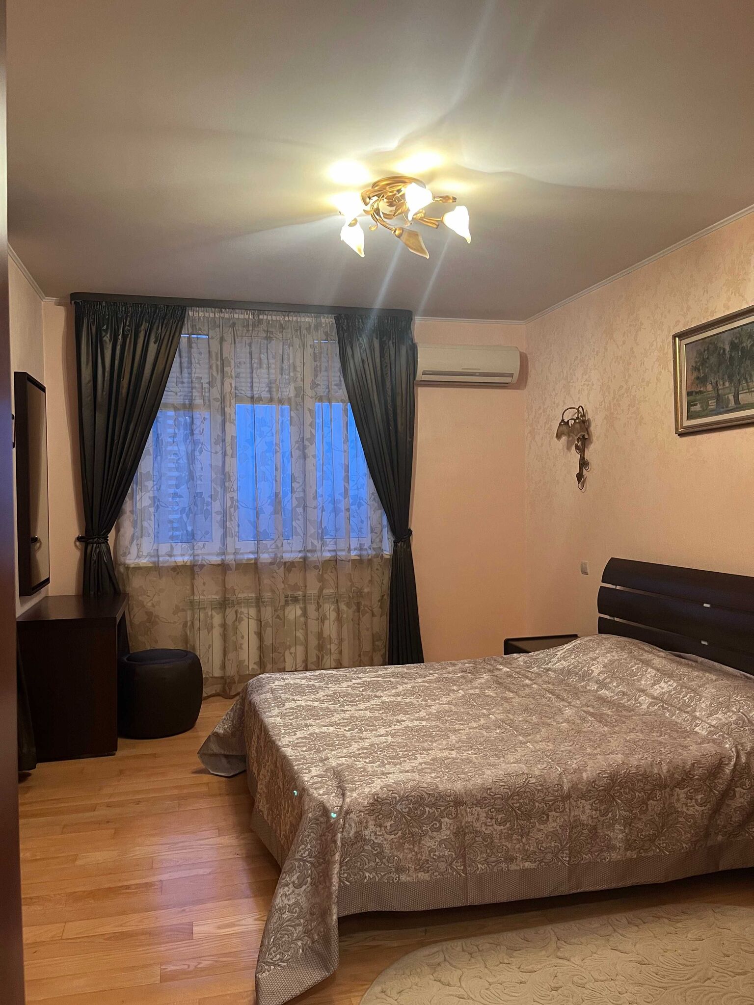 Продаж 4-кімнатної квартири 142 м²