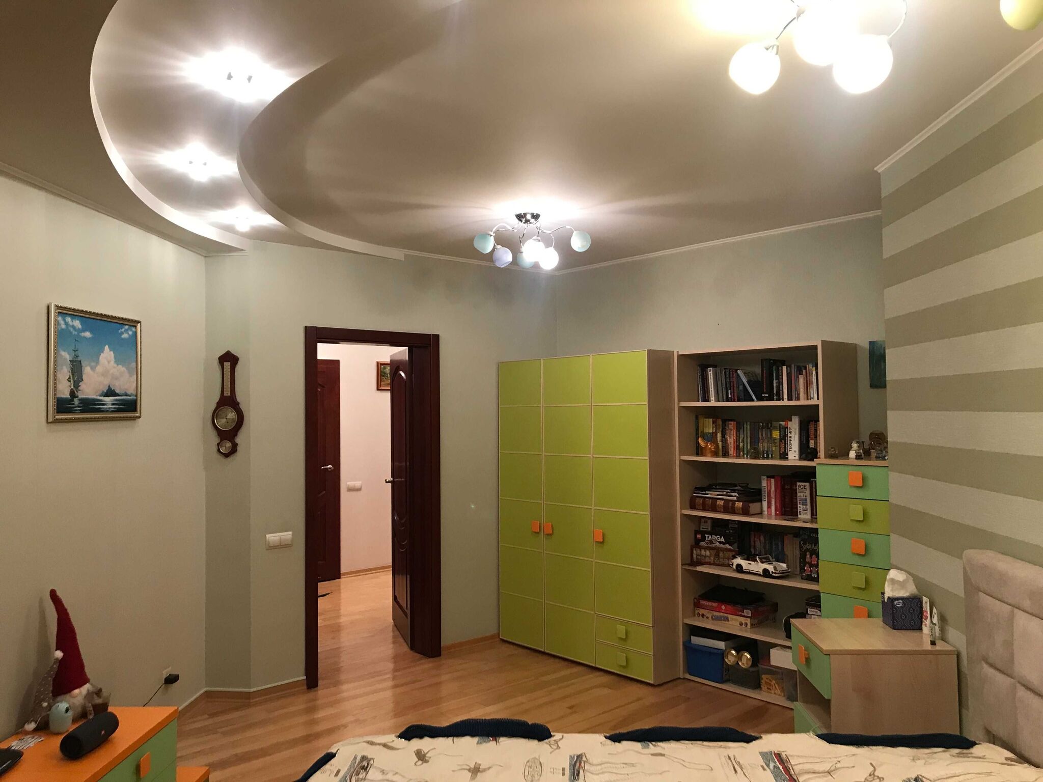 Продаж 4-кімнатної квартири 142 м²