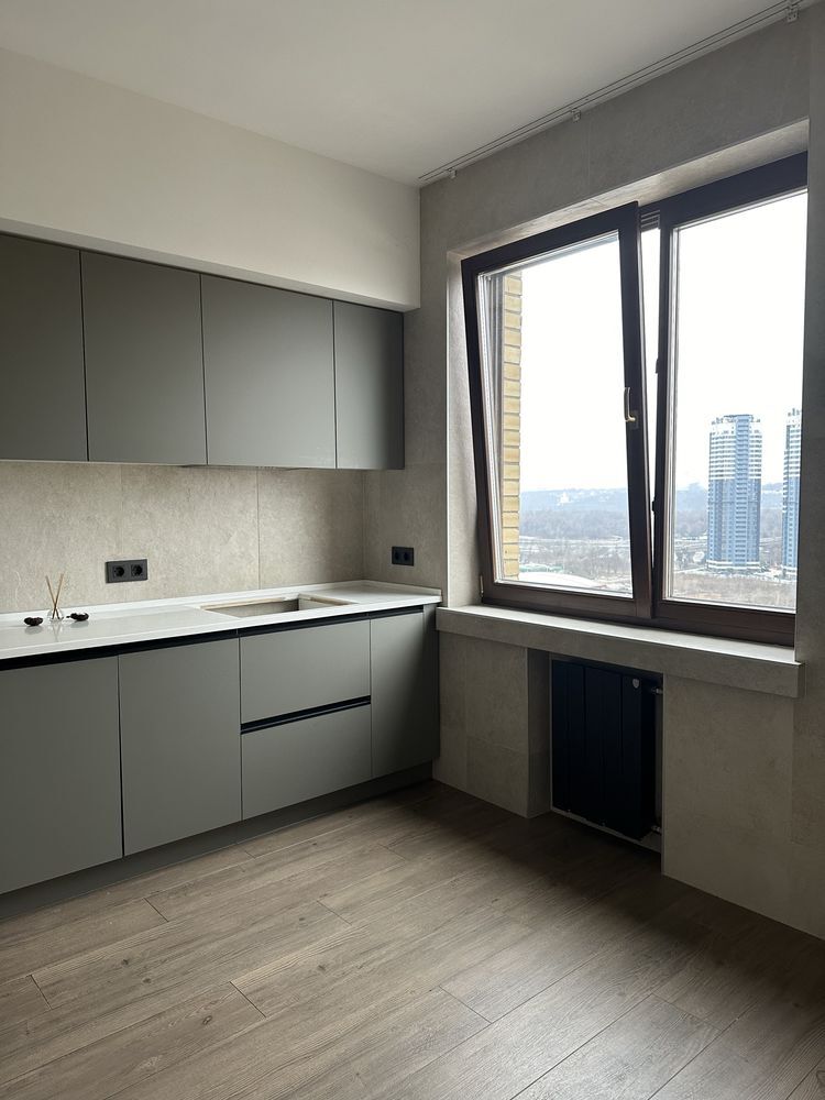 Продажа 4-комнатной квартиры 159 м²