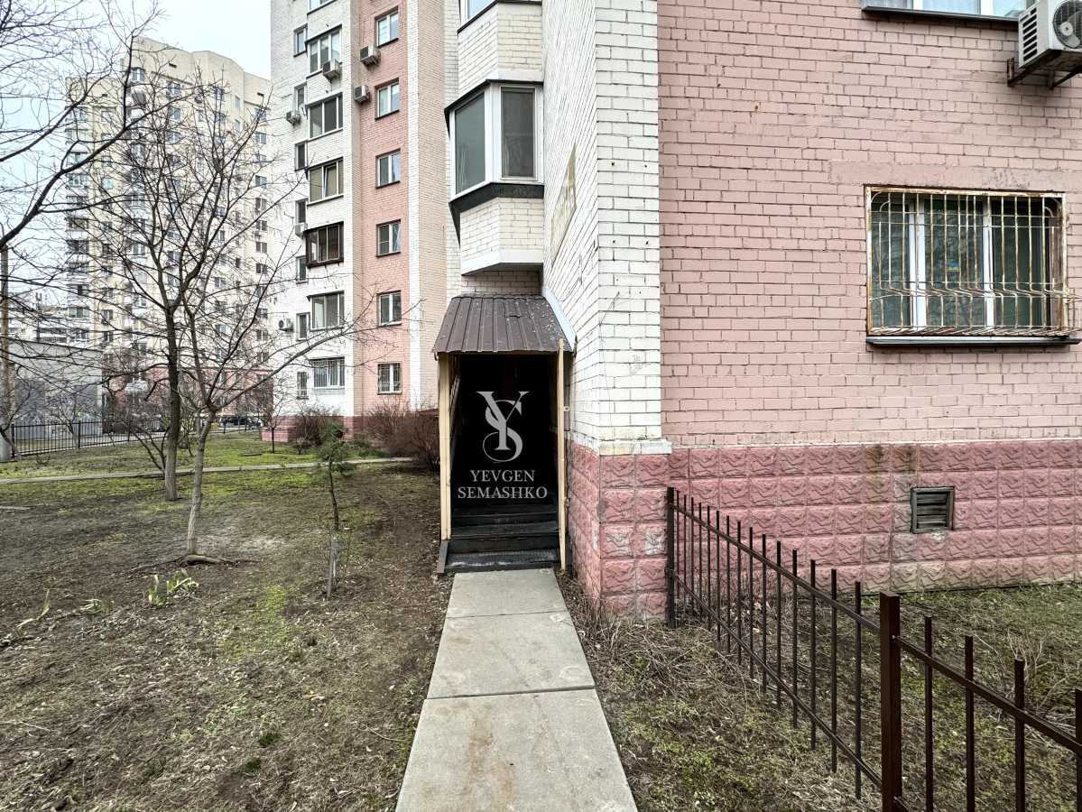 Продаж офісу 143 м², Вишняківська вул., 13А