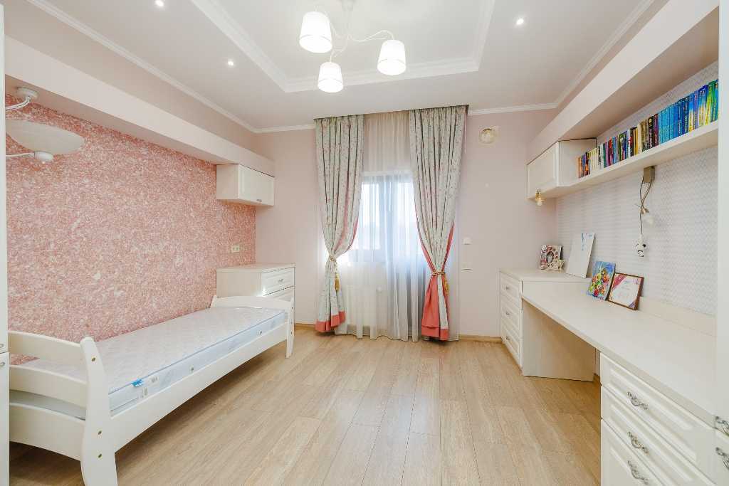 Продаж будинку 350 м², Дачна