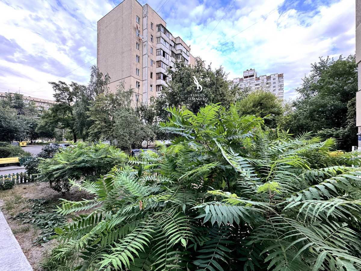 Продаж 3-кімнатної квартири 83 м², Бережанська вул., 24