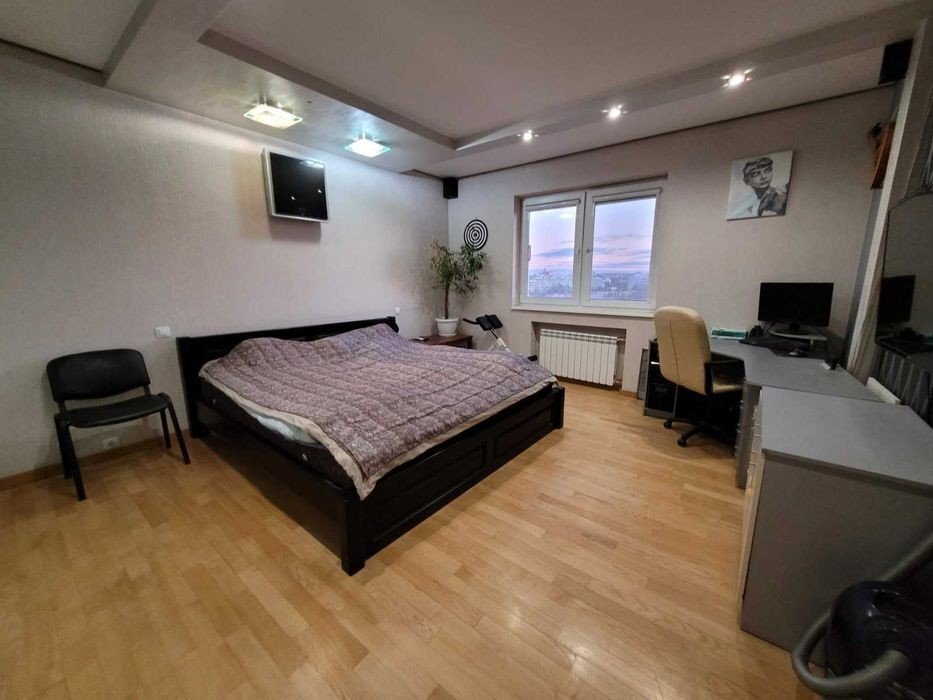 Продажа 2-комнатной квартиры 81 м²