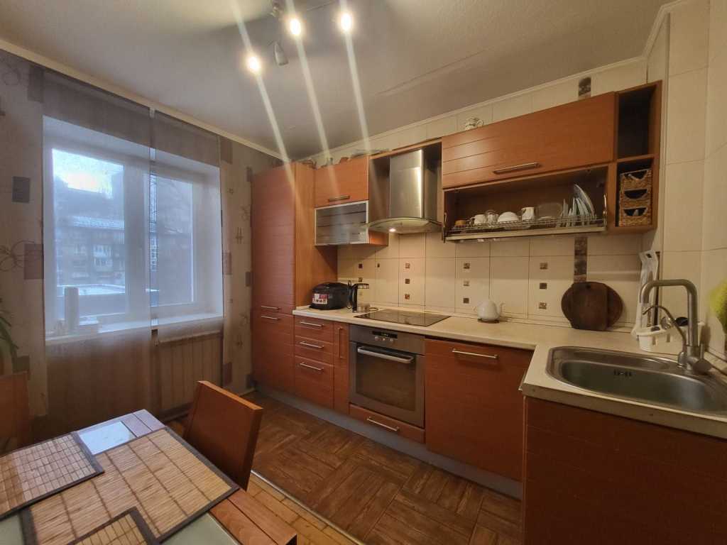 Продаж 2-кімнатної квартири 64 м², Золотоустівська вул., 4