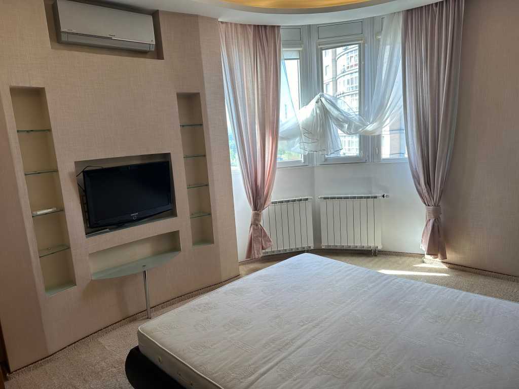 Аренда 3-комнатной квартиры 95 м², Героев Сталинграда просп., 6 К8