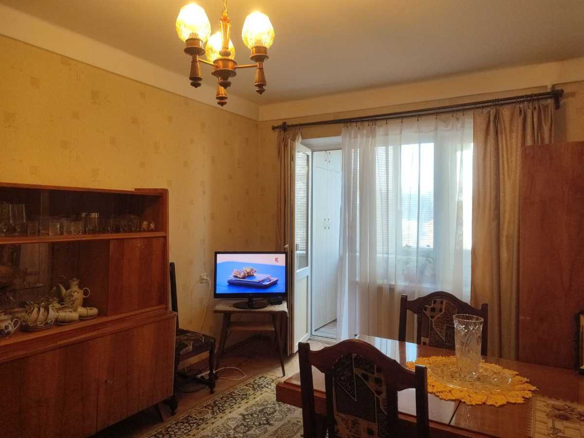 Продаж 3-кімнатної квартири 61 м², Братиславська вул., 10